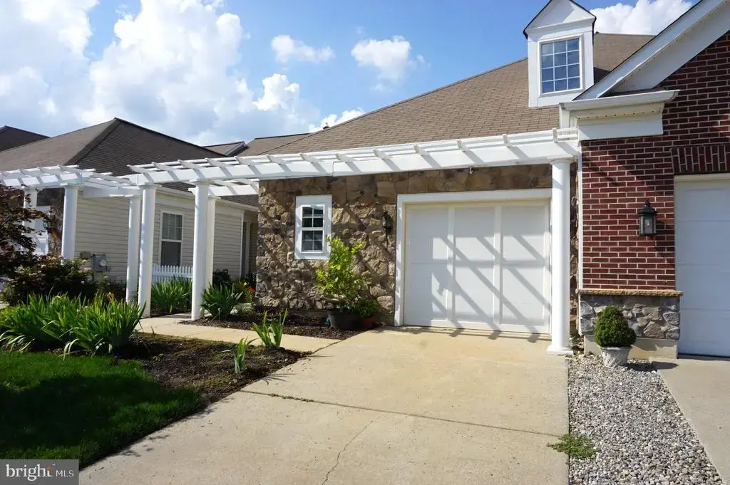 103 Sparrow Dr, HAMILTON