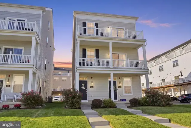 132-b Dock St, Bensalem