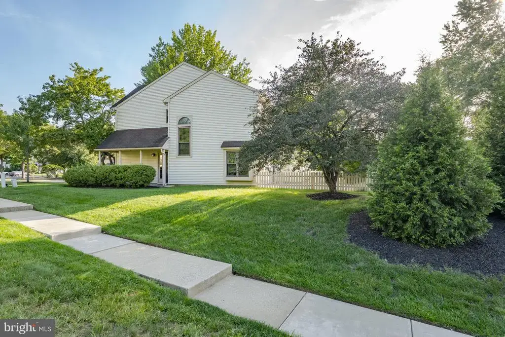 16 Carlyle Ct, ROBBINSVILLE