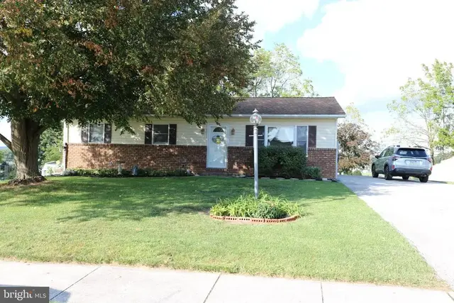 95 Lion Dr, Hanover
