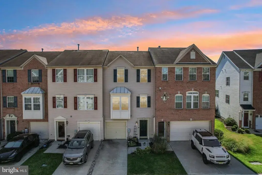 516 Boxwood Ln, WOODBURY