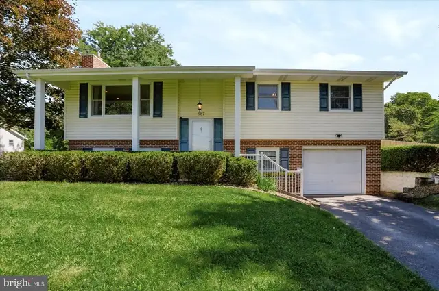 687 Thompson St, Lemont