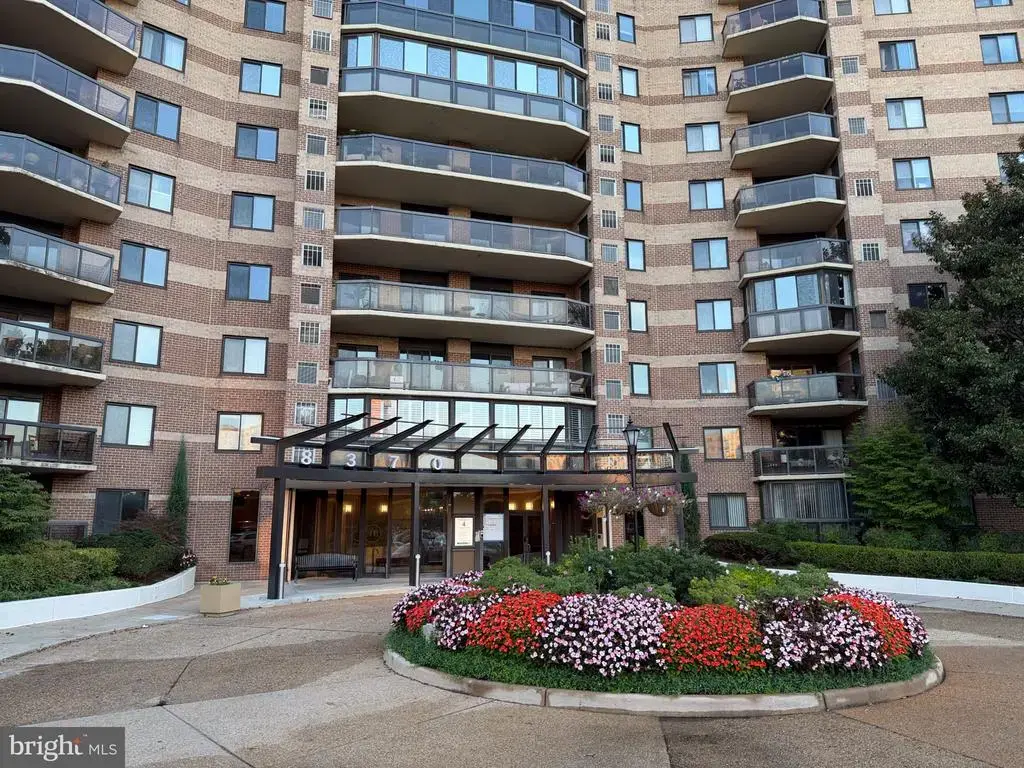8370 Greensboro Dr #103, MCLEAN