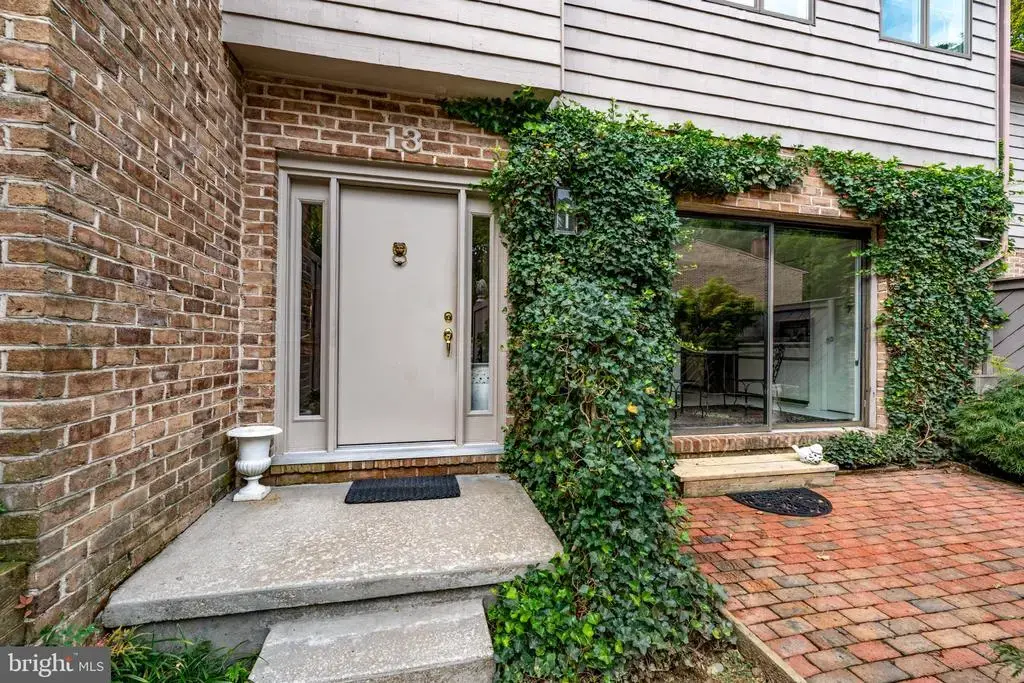 13 Hampshire Woods Ct, TOWSON