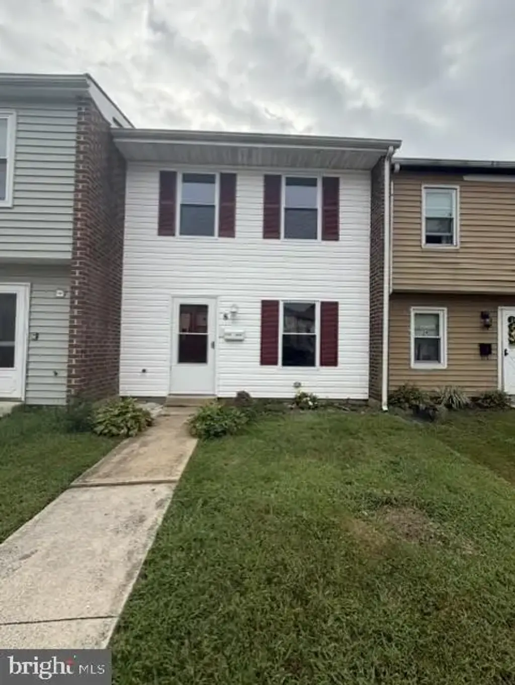8 Kayak Ct, NEWARK