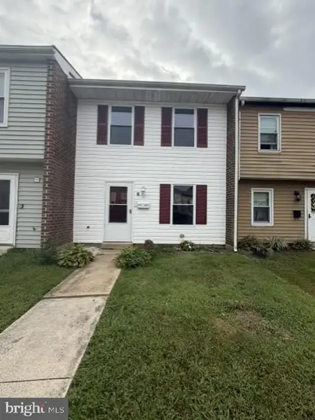 8 Kayak Ct, Newark