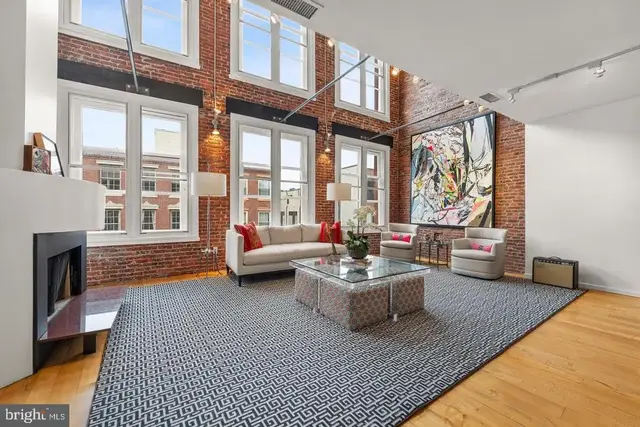 33 N 3rd St #4a, Philadelphia