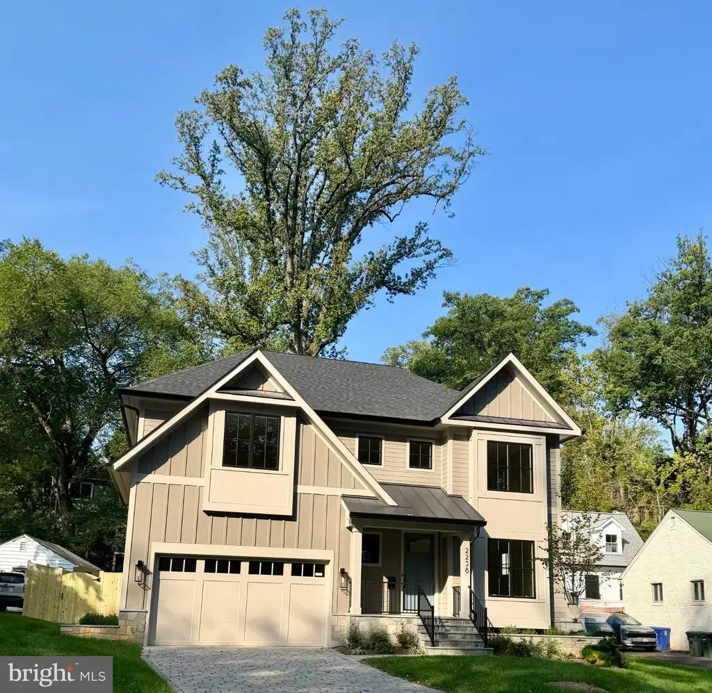 2238 N Vermont St, ARLINGTON