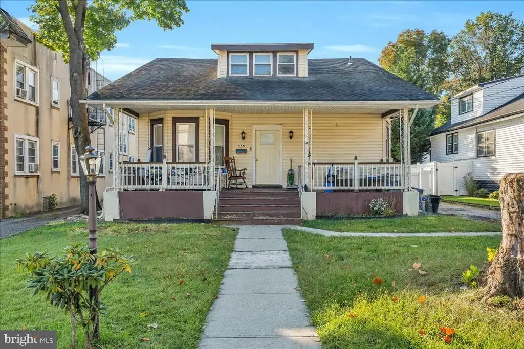 110 E Bettlewood Ave, OAKLYN