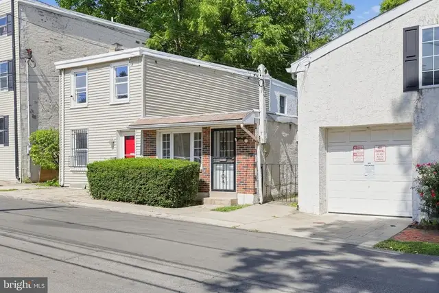 325 E Basin St, Norristown