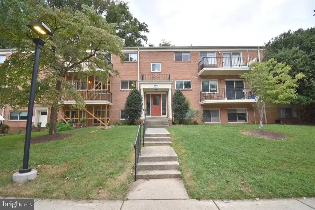 10650 Weymouth St #103, BETHESDA