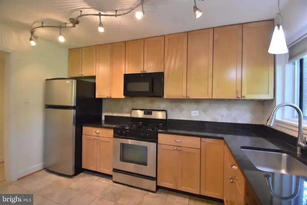 10650 Weymouth St #103, BETHESDA