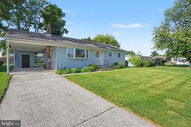 6028 Edward Dr, Mechanicsburg