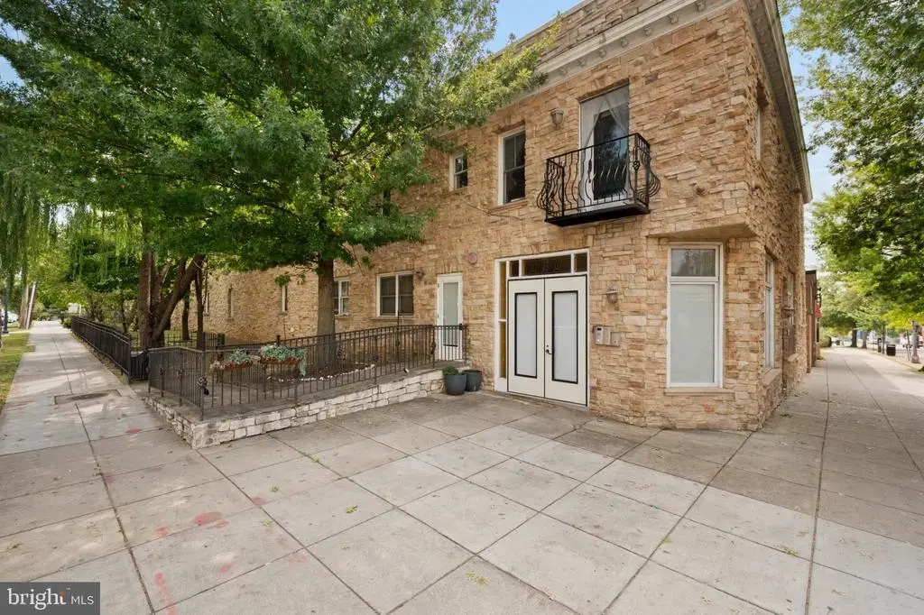 936 Madison St Nw #201, WASHINGTON