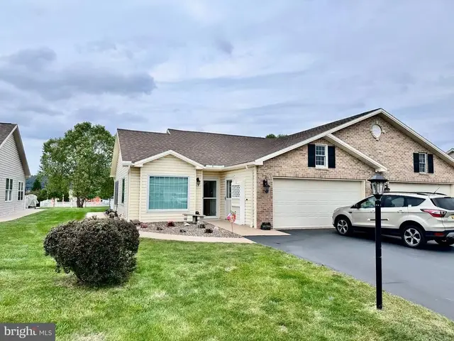 12 Grayson View Ct, Selinsgrove