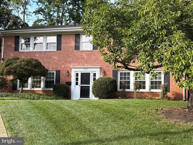 1040 Warbler, Mclean