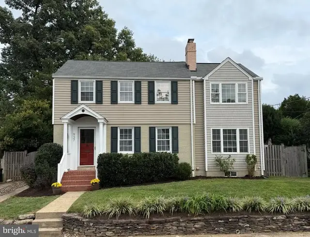 937 N Lebanon St, Arlington