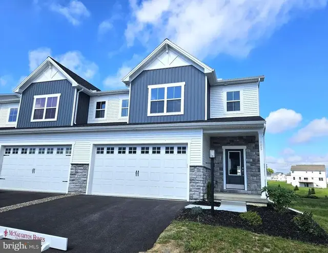 665 Brittany Dr, Mechanicsburg