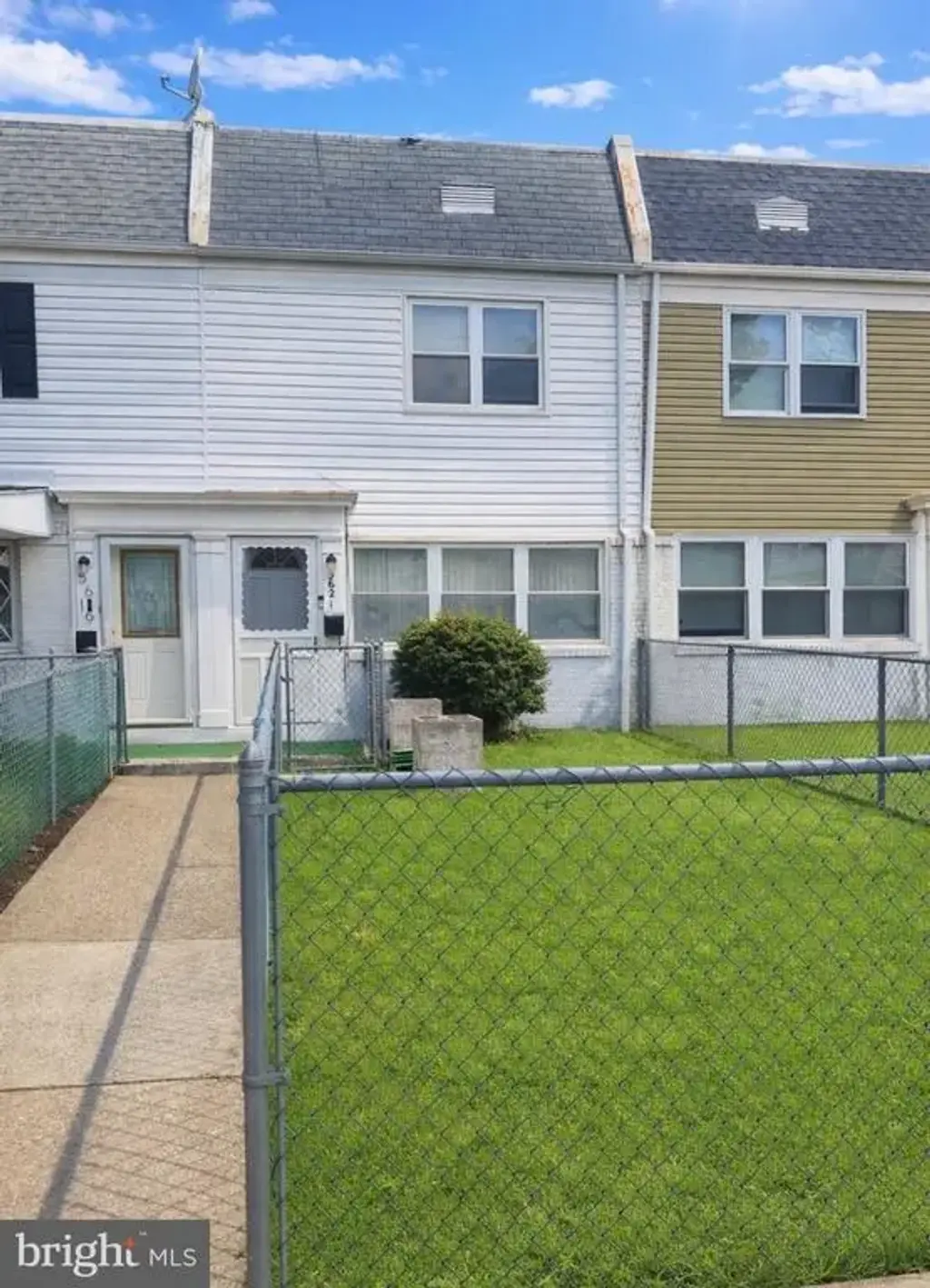 5621 Mitchell Rd, LEVITTOWN