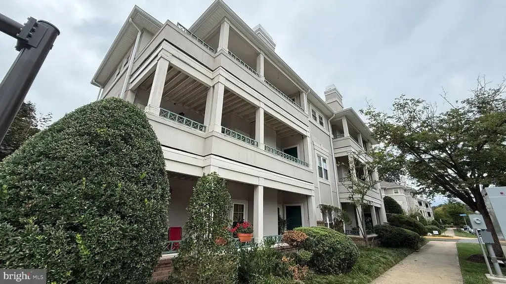 12001 Taliesin Pl #35, RESTON