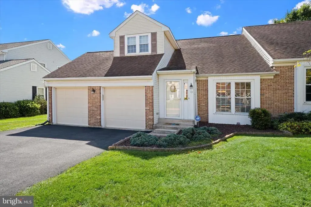 13 Green Meadow Ct, NEWARK