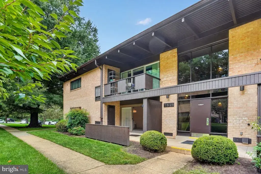 7821 Enola St #105, MCLEAN