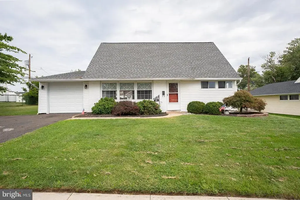 82 Cobalt Ridge Dr E, LEVITTOWN
