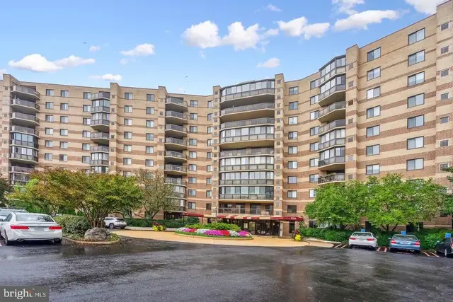 8350 Greensboro Dr #920, Mclean