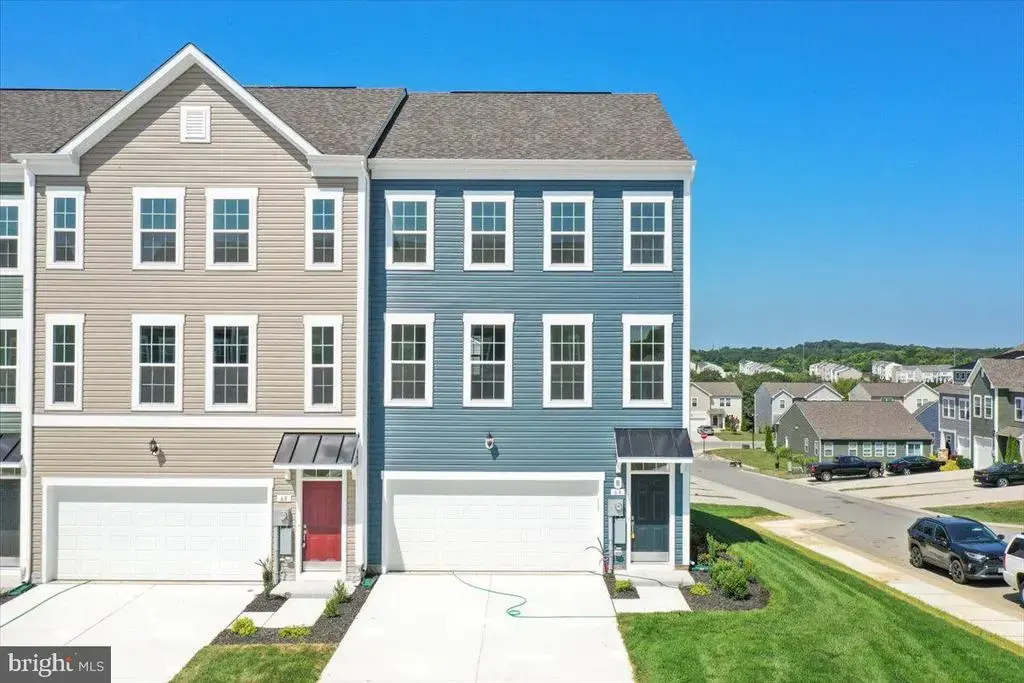 64 Stafford Pl, FALLING WATERS