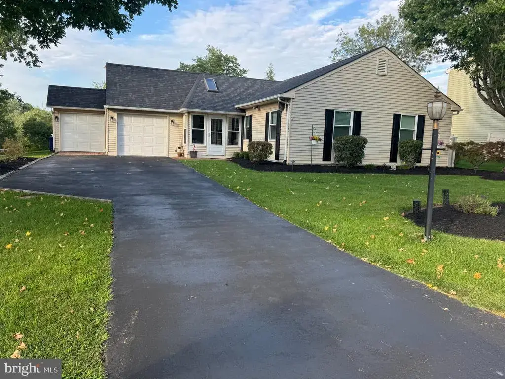 546 Old Mill Dr, LANGHORNE