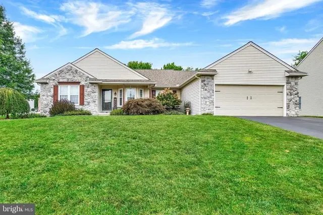 593 Harvest Dr, York