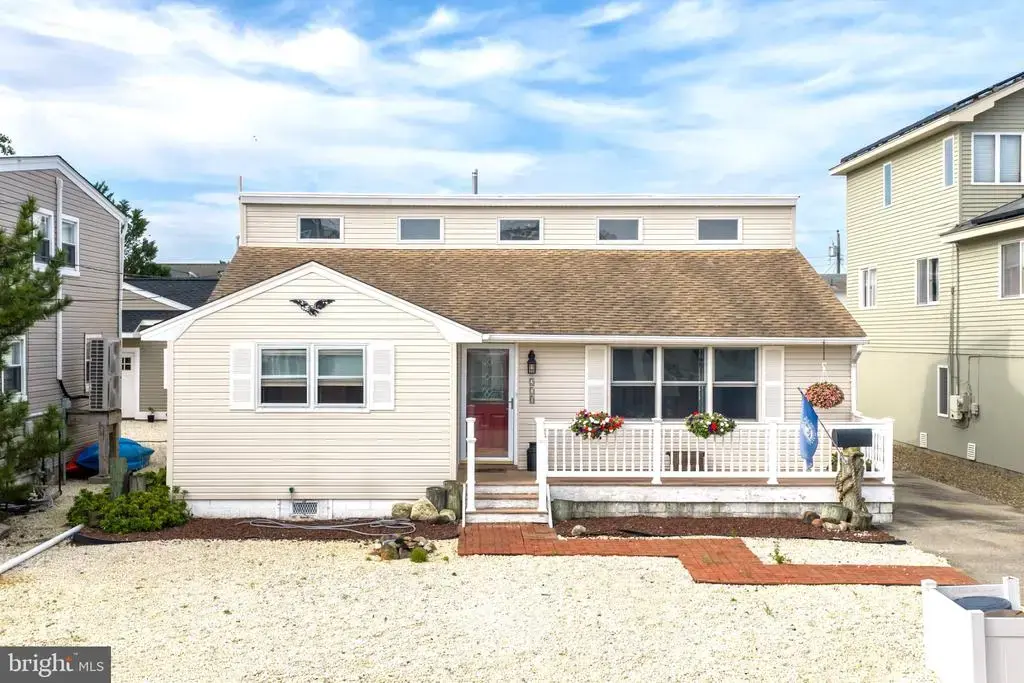 270 N 3rd St, SURF CITY