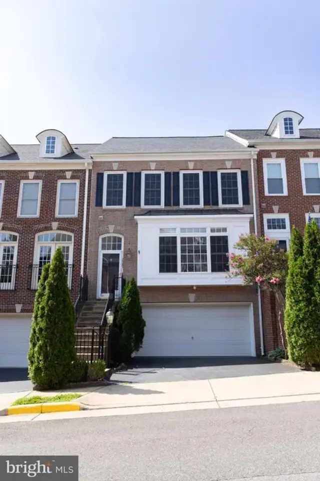 3347 Wilton Crest Ct, Alexandria