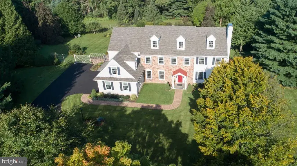 13 Crestwood Cir, NEW HOPE