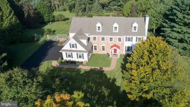 13 Crestwood Cir, New Hope