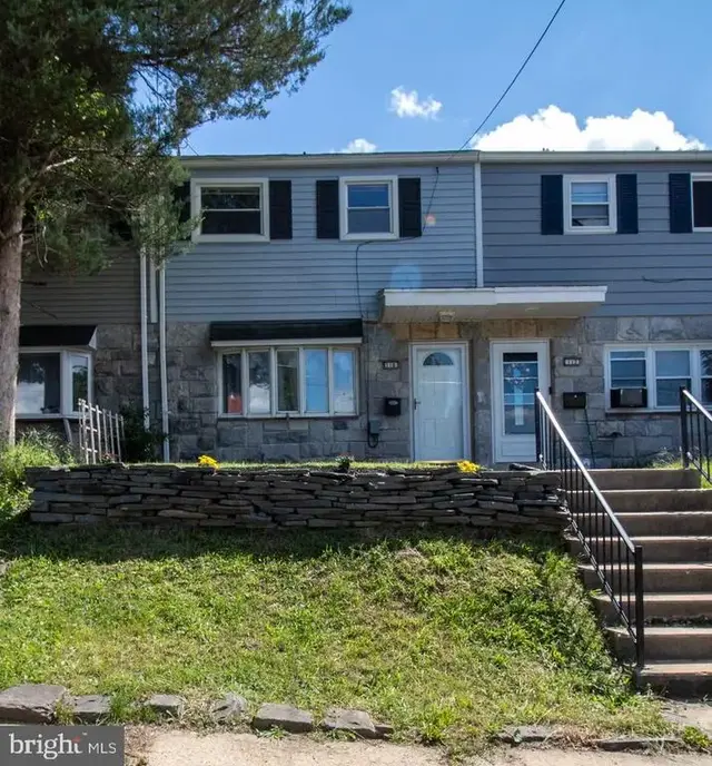 110 W Jackson St, Fleetwood