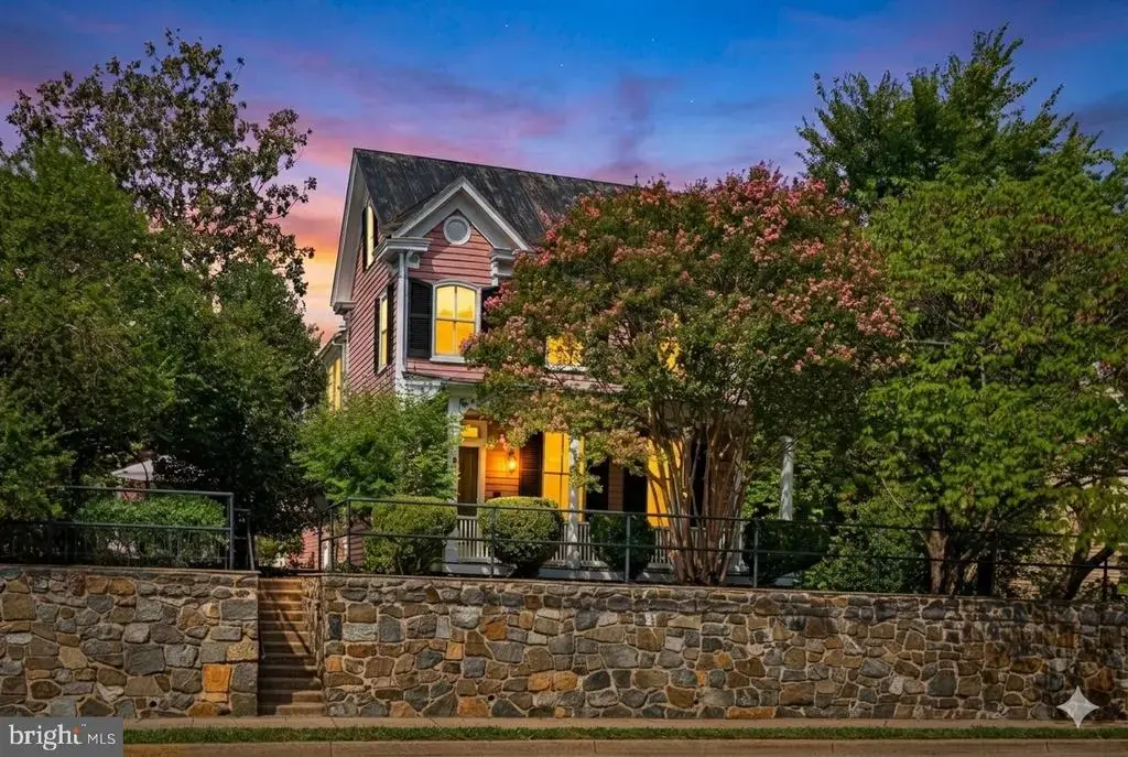 431 S King St, LEESBURG