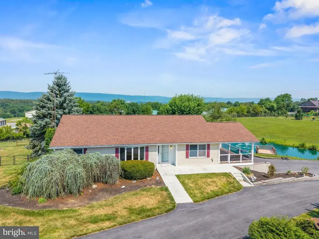 7246 Smith Rd, CHAMBERSBURG