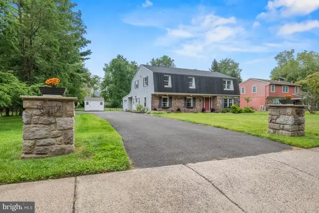 228 Lenape Dr, North Wales