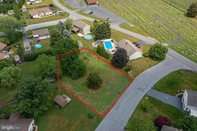 734 Pleasant Dr, New Holland