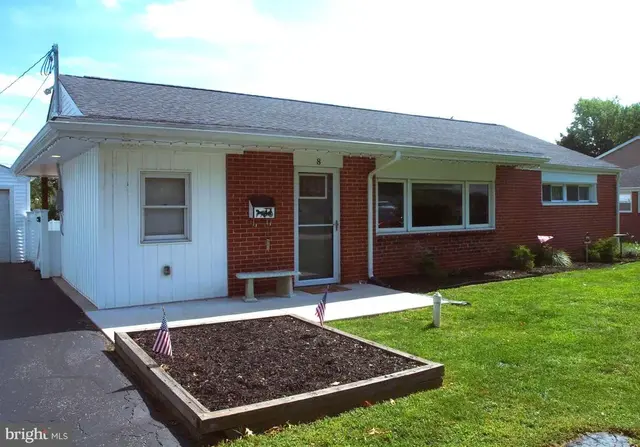 8 Laurel Ln, Plymouth Meeting