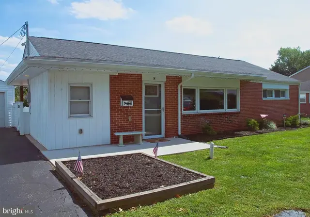 8 Laurel Ln, Plymouth Meeting