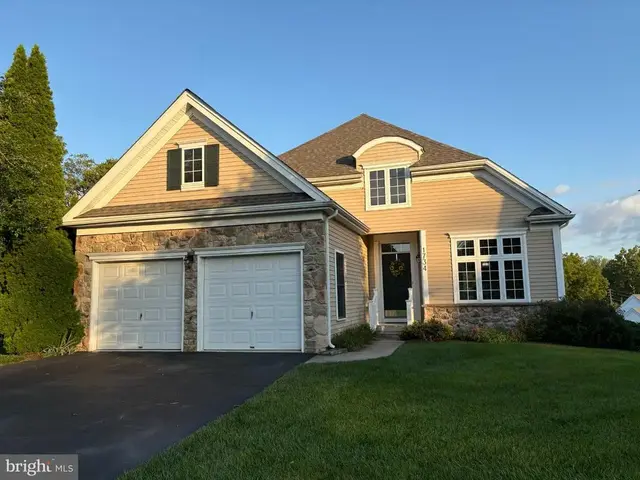 1734 Saffin Cir, Lancaster