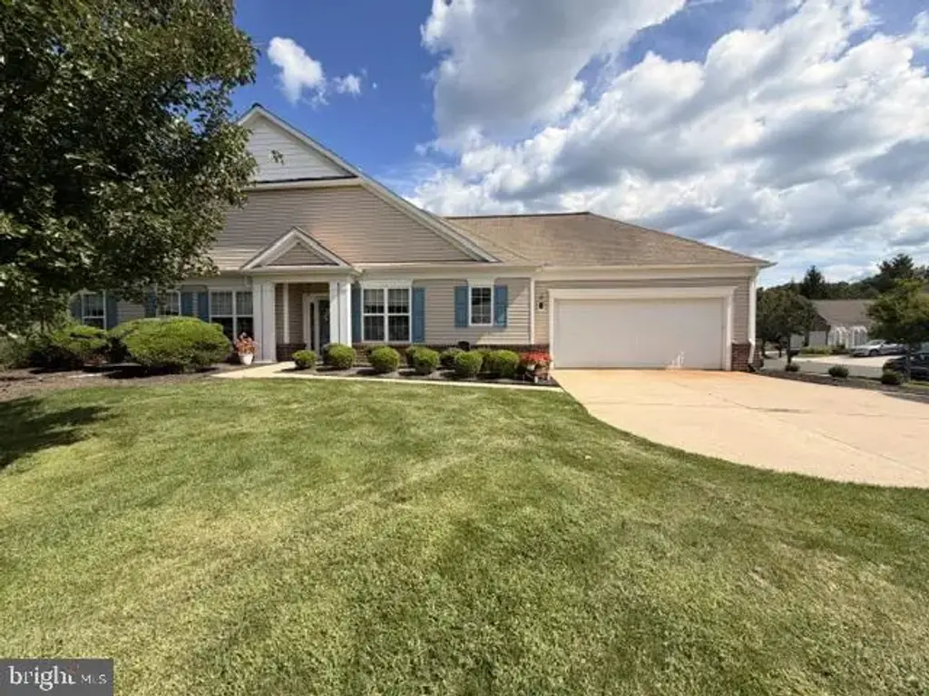 10 Sparrow Dr, HAMILTON