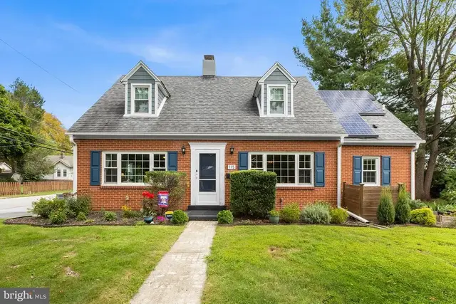 115 Maple Ln, West Chester