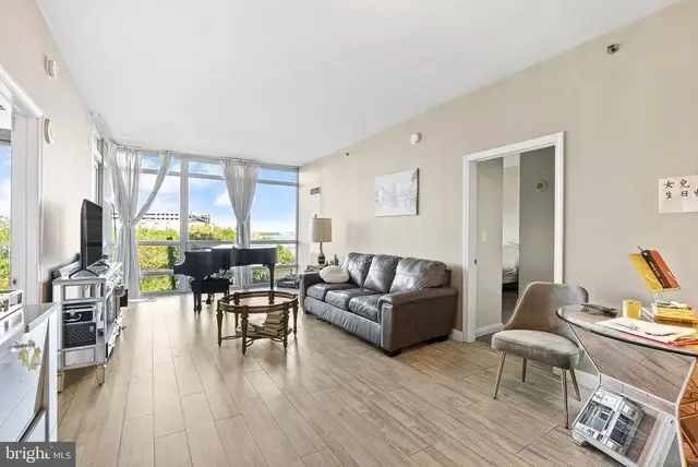 901 N Penn St #r308, Philadelphia