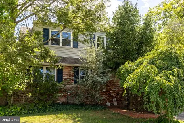 1059 Maple Ave, Glenside