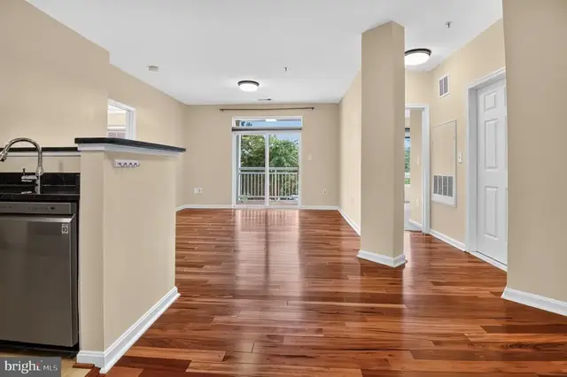 801 S Greenbrier St #210, Arlington