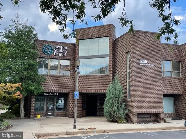 1800 Michael Faraday Dr, Reston