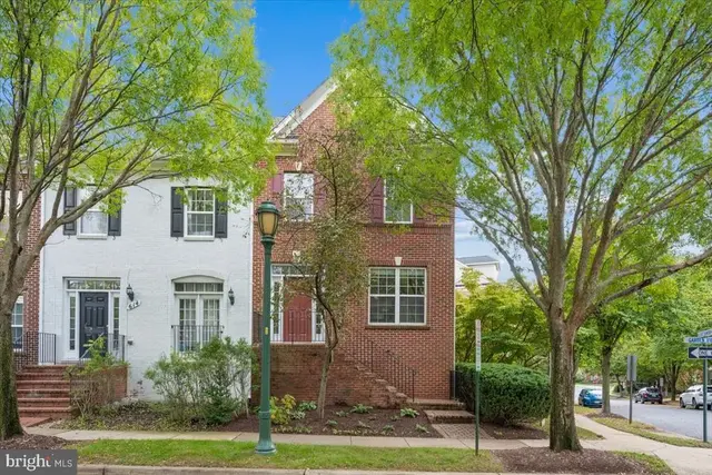 616 Garden View Sq, Rockville